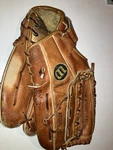 Wilson A7000 Leather Baseball Glove Rht Dual Hinge Grip-tite Snap Action. Fixed Price $39.99.
