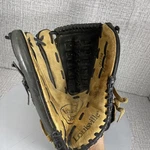 Louisville Slugger LP1350 13.5" Player Series Baseball Softball Right Hand Glove. Fixed Price $19.99.