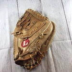 Louisville Slugger LPS55B 10.5 Inch Glove Rht Wade Boggs. Fixed Price $17.95.