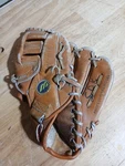 Mizuno Baseball Glove Professional Model MT2014 Youth Dual Hinge Leather 9 Rht. Fixed Price $19.99.