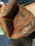 Wilson A2576----CARLTON Fisk Catcher's Mitt---right Handed. Fixed Price $33.99.