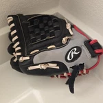Rawlings 10.5 Playmaker Series Glove Lht Basket Web Black Red PM105SR. Fixed Price $13.98.