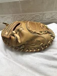 Rawlings RCM30 Firm & Very Well Padded 32.5 Baseball Catchers Mitt Right Throw. Fixed Price $85.00.