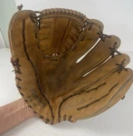 Rawlings Brooks Robinson KM10 12.5 Bellows Web Baseball Glove Rht Made Usa. Fixed Price $45.00.