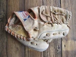 Vintage Twi-craft Pro-model Baseball Glove Mitt Hand Formed GF-515R Cowhide. Fixed Price $11.99.