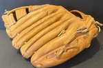 Spalding Lou Piniella 42-5425 Rht 13 Top Selected Grain Leather Baseball Glove. Fixed Price $17.75.