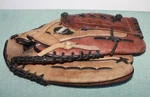 Louisville Slugger Dynasty Series Baseball Softball Glove DY1350 13.5". Fixed Price $27.00.