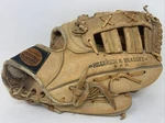 Louisville Slugger LSG22 Fielder's Choice Baseball Glove For Right Handed Player. Fixed Price $20.00.