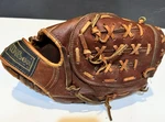 Wilson Model A2144 Baseball Glove George Brett Rht Brown Free Shipping. Fixed Price $20.00.