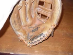 George Brett Kansas City Royals Hof Wilson A2366 Southpaw Fielder's Glove Mitt. Fixed Price $19.99.