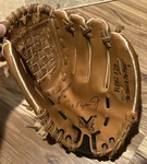 Rawlings RBG129 Baseball Glove 11 Cal Ripken Jr Hinge Basket Web Rht. Fixed Price $20.00.