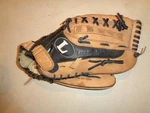 Louisville Slugger Tps DYS1350 Dynasty 13.5" Softball Glove Right Hand Throw. Fixed Price $17.50.