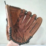 Rawlings RGB36TBR 12.5 Inch Right Hand Throw Basket Weave The Gold Glove. Fixed Price $23.73.
