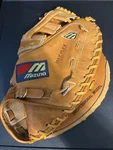 Mizuno Brown MZC25 Max Flex Professional Model Steerhide Glove Catchers Mitt Rht. Fixed Price $75.00.