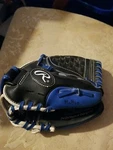 10.5" Rawlings PL105RW Players Series Youth Baseball Glove Right Handed Throw. Fixed Price $16.00.