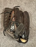 Louisville Slugger Genesis 1884 Series Baseball Glove 13.5" Xtrasoft Adult Right. Fixed Price $28.49.