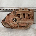 Louisville Slugger Baseball Glove Fielders Choice Leather HBG23 Rht 12.5". Fixed Price $24.95.