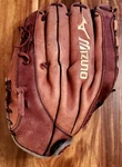 Mizuno Gfe 1251 12.5 Leather Fielders Glove Right Hand Throw. Fixed Price $25.00.