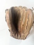 1960 Rawlings XFG7 Fast Back Model Outfield Glove Billy Williams Rht. Fixed Price $56.00.