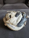 Easton 34" Ghost Fastpitch Softball Glove Catcher's Mitt Rht Model GH2FP - Read. Fixed Price $99.99.