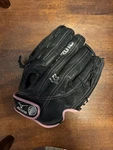 Mizuno Finch Girls Prospect Power Close 11" Glove GPP1106 Left Hand Throw. Fixed Price $21.00.