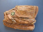 Wilson Baseball Glove Right Handed Thrower A2234 AS9 Tom Glavine Advisory Staff. Fixed Price $12.00.