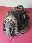Akadema Catchers Mitt APM43 Custom Glove Series Professional 33 Baseball Rht. Fixed Price $89.77.