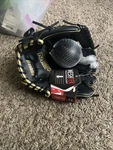 Franklin Mesh Tek 9.5" Black/gold Youth Tee Baseball Glove 22808 For Rht. Fixed Price $17.00.
