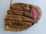 Rawlings 13 Inch Players Series RBG28 Glove Rht. Fixed Price $30.00.