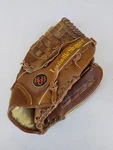 Vintage Louisville Slugger HBG84 Top Defender 11" Leather Baseball Glove Rht. Fixed Price $17.00.