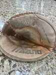 Mizuno Mz C1050 Youth Baseball Catchers Mitt Rht Professional Model Glove League. Fixed Price $39.99.