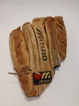 Mizuno MT680 Max Flex Baseball Glove (rht). Fixed Price $17.56.