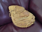 Louisville Slugger Rht Baseball Catchers Glove Mitt LPS203-NEEDS Some Lacing. Fixed Price $42.97.
