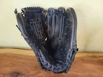 Louisville Slugger PF1200 12" Softball Glove Rht Lisa Fernandez Mod. Womens. Fixed Price $24.00.