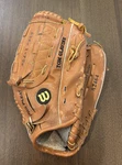 Wilson Tom Glavine Staff Series A2464 Right Hand Thrower 11 1/2" Glove. Fixed Price $18.99.