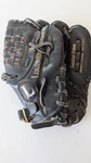 Louisville Slugger L950 Youth Black Baseball Glove 9.5" Rht. Fixed Price $13.00.