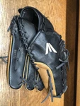 Easton Baseball Softball Glove Rh Bx 13S. Fast Shipping.. Fixed Price $24.75.