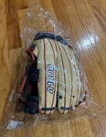 New - Wilson A1000 1912 12" Baseball Glove WBW10144 Rht. Fixed Price $172.99.