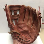 Wilson Baseball Glove A2635 11 Inch Ron Guidry Fieldmaster Rh Throw. Fixed Price $9.99.