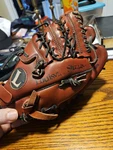 Louisville Slugger GB1000SB Baseball Glove 10" Right Hand Thrower - G6. Fixed Price $9.95.