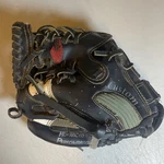 Champro Lft Ap 200 Fielders Glove 9.5 Left Handed - Little Kid Baseball Mit. Fixed Price $14.00.
