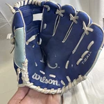 Wilson Tball Glove WTA02RB16SD Rh White And Blue. Fixed Price $20.00.
