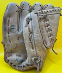 Vintage Regent 5214FR Lht 10" Youth Baseball Glove Hi-flex Made Korea. Fixed Price $19.99.
