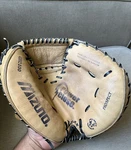 Mizuno GXC-100 Broken-in Game Ready Baseball Catchers Mitt Glove Right Throw Rht. Fixed Price $40.00.