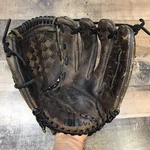 Wilson A1561 SC5 13.5 Staff Classic Baseball Mitt Softball Glove Rht Righty. Fixed Price $39.95.