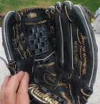 Rawlings RBG68B 12" Right Handed Thrower Rht Mitt Randy Johnson. Basket Web. Fixed Price $17.98.