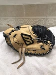 Mizuno GXC-110 Boys 30 Baseball Catchers Mitt Right Throw Signed By Downing. Fixed Price $125.00.