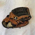 Louisville Slugger LP1350 13.5" Player Series Baseball Softball Rht Glove. Fixed Price $13.00.