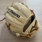GMP-5000D Mizuno Pro Baseball Glove 11.75 Inch Tan Right Hand Throw -retail $419. Fixed Price $349.00.