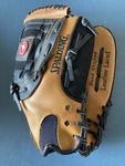 Spalding Baseball Glove 11 Inch #18455 Rht. Fixed Price $15.00.